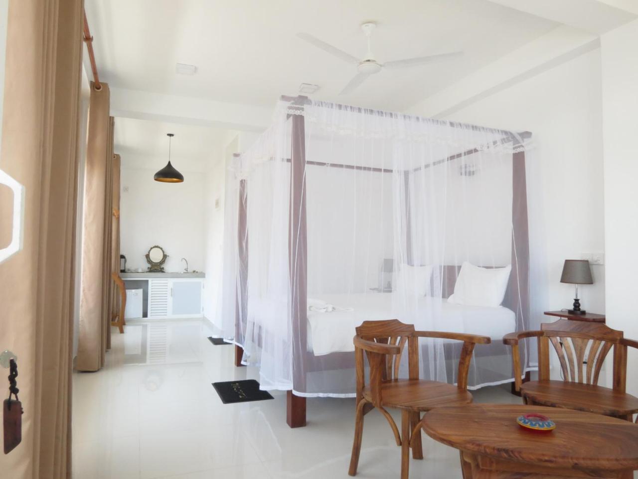 Mountain Wave Hotel And Surfshop Хикадува Екстериор снимка