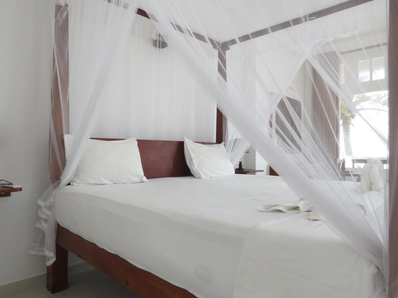 Mountain Wave Hotel And Surfshop Хикадува Екстериор снимка