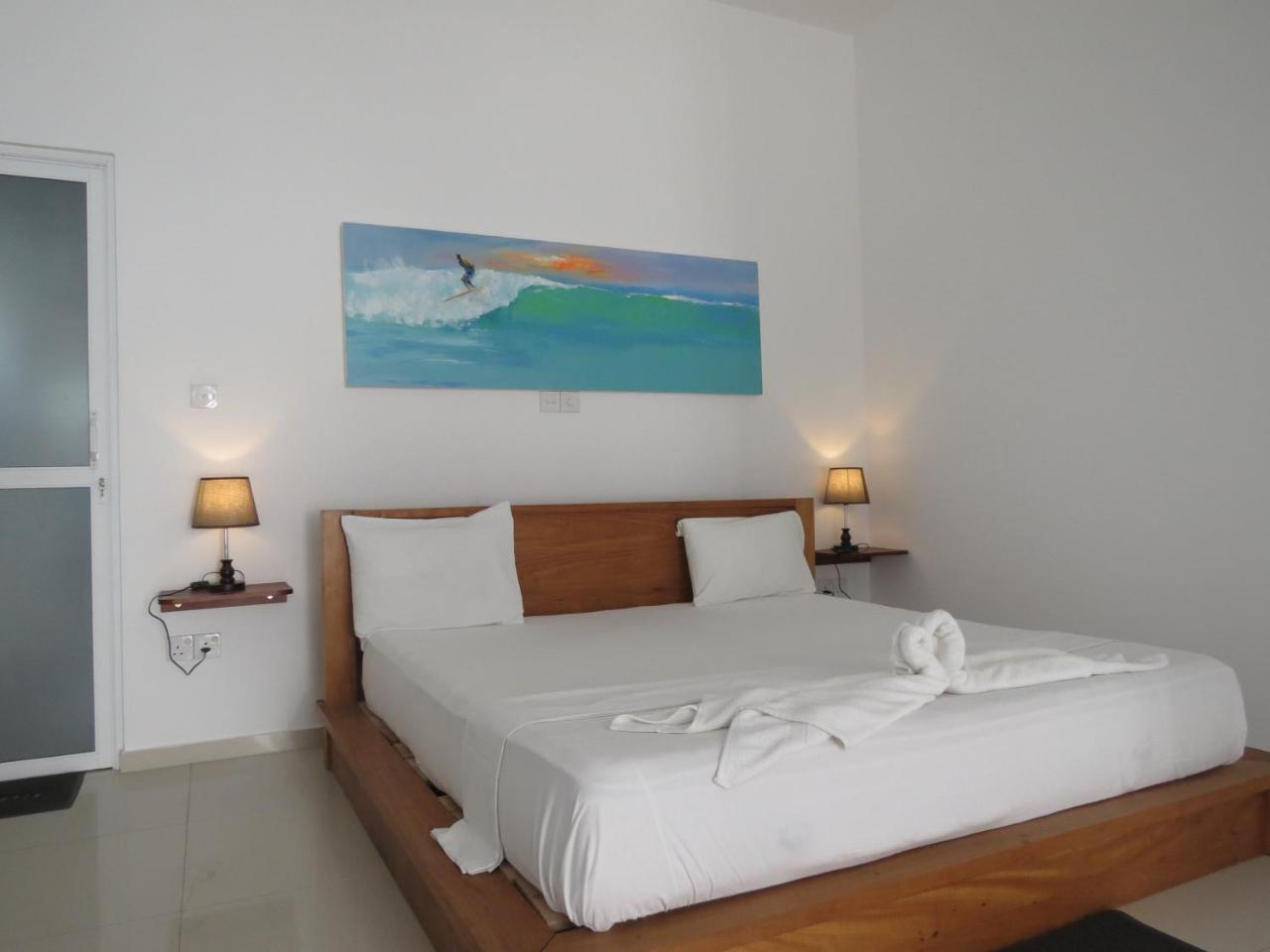Mountain Wave Hotel And Surfshop Хикадува Екстериор снимка
